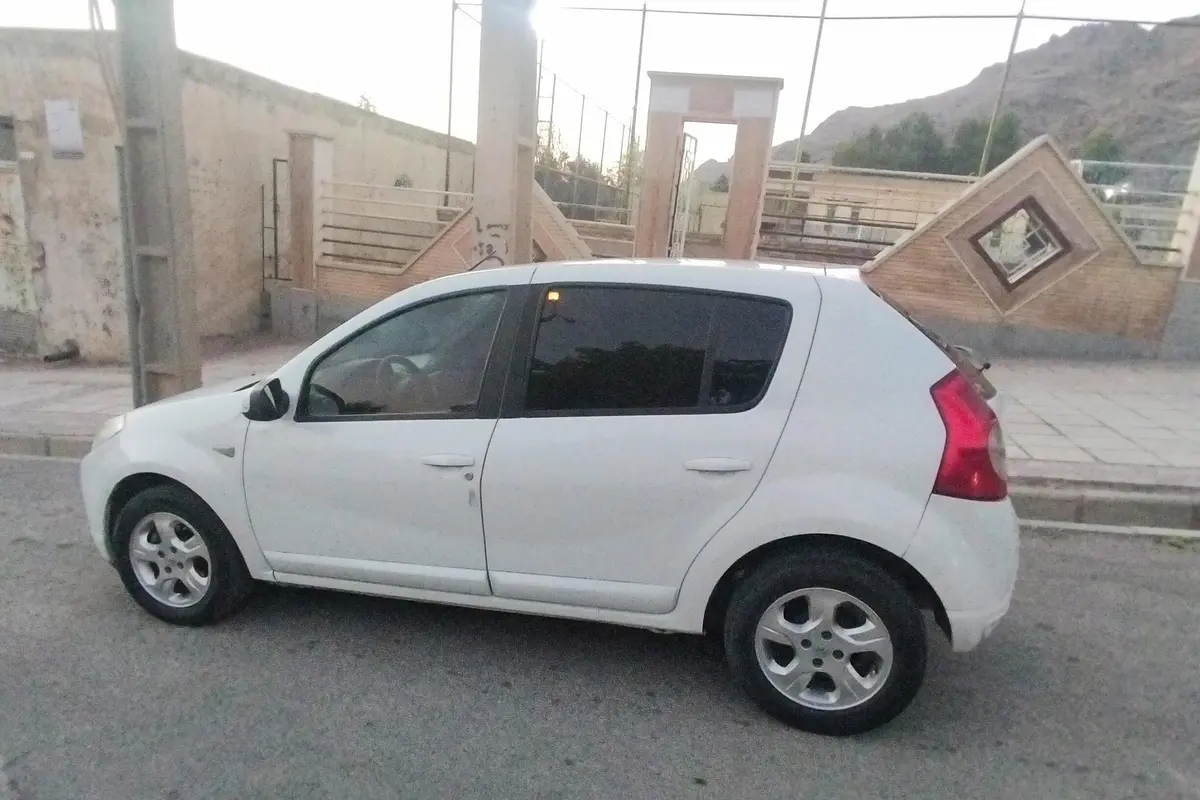 رنو،  ساندرو