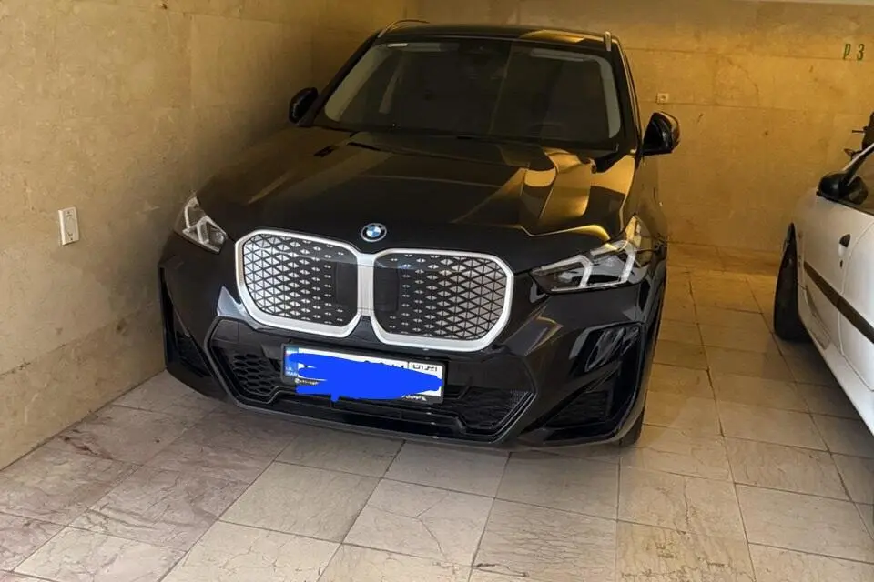 ب ام و،  iX1