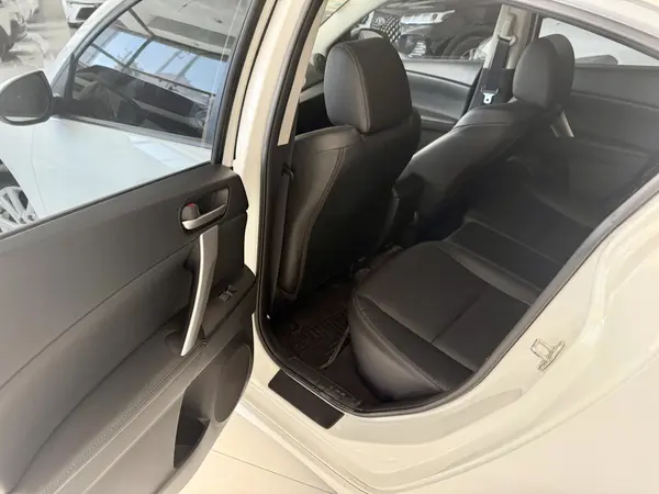 مزدا، 3 نیو صندوق دار