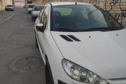 پژو، 206
