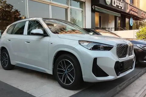 ب ام و، iX1