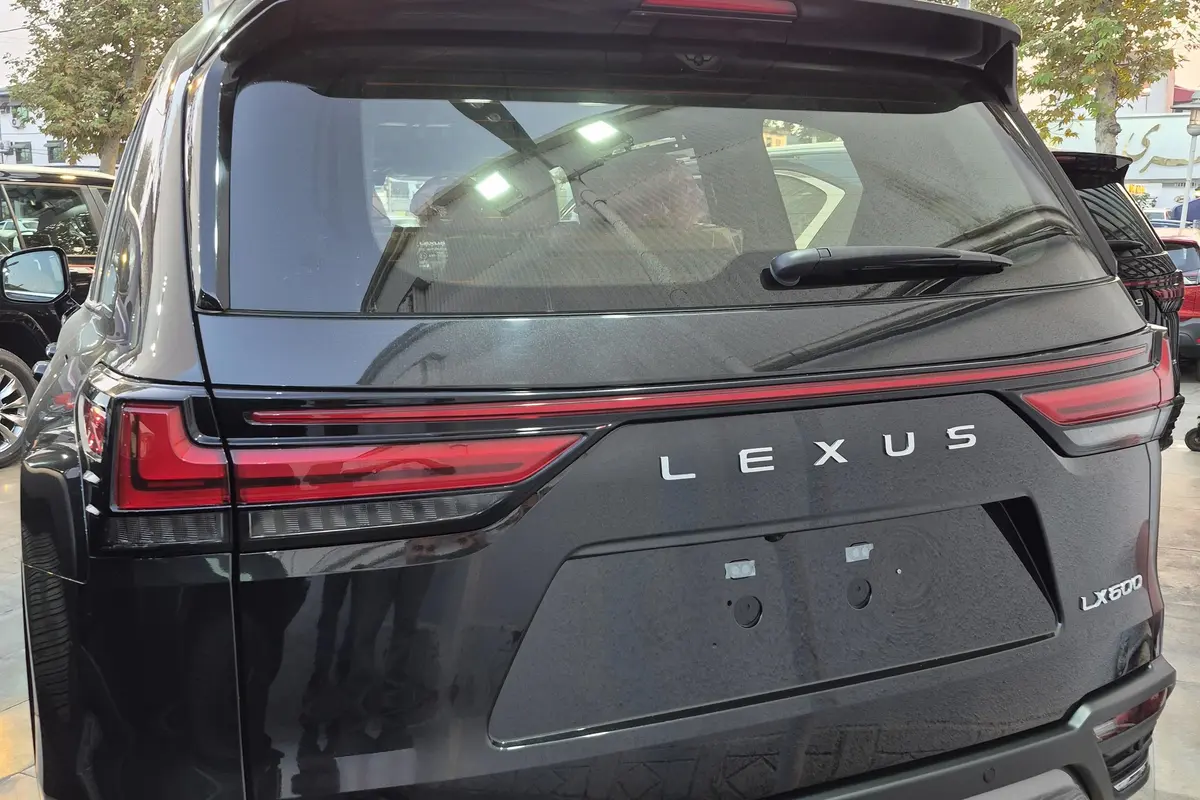 لکسوس،  LX