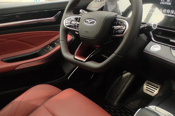 فونیکس، آریزو 6 جی تی (Z6 GT)