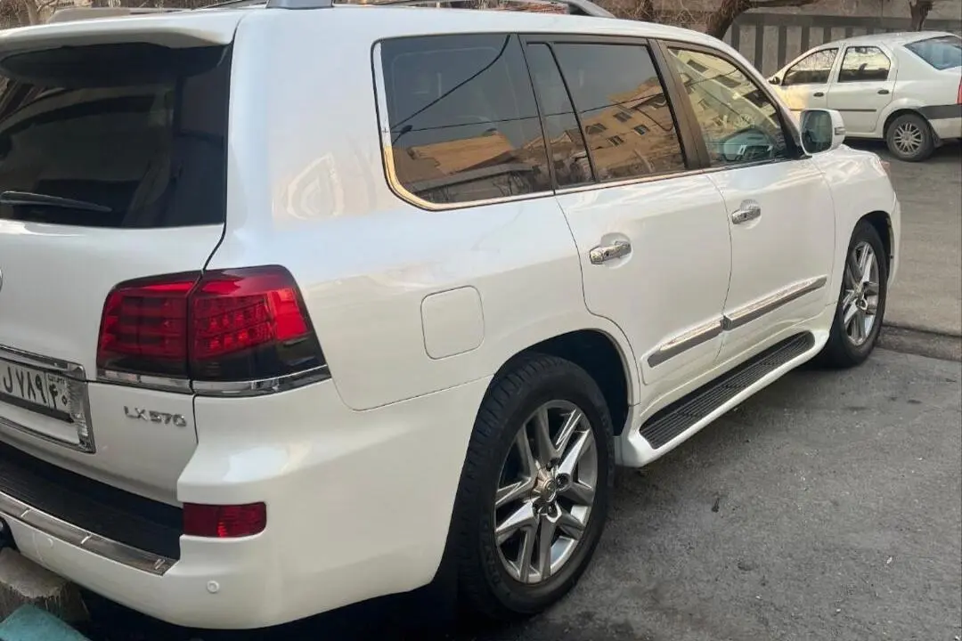 لکسوس،  LX