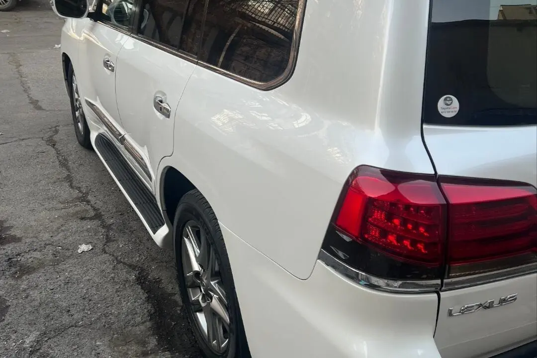 لکسوس،  LX