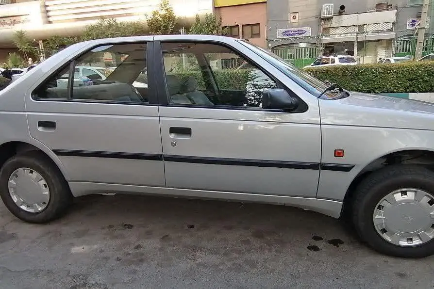 پژو،  405
