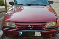 اپل، آسترا سدان