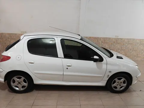 پژو، 206