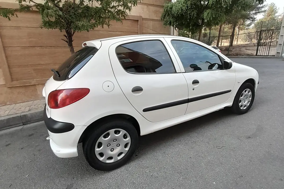 پژو،  206