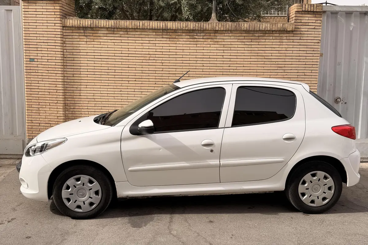 پژو،  207