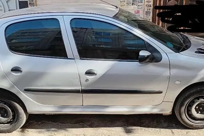 پژو،  206