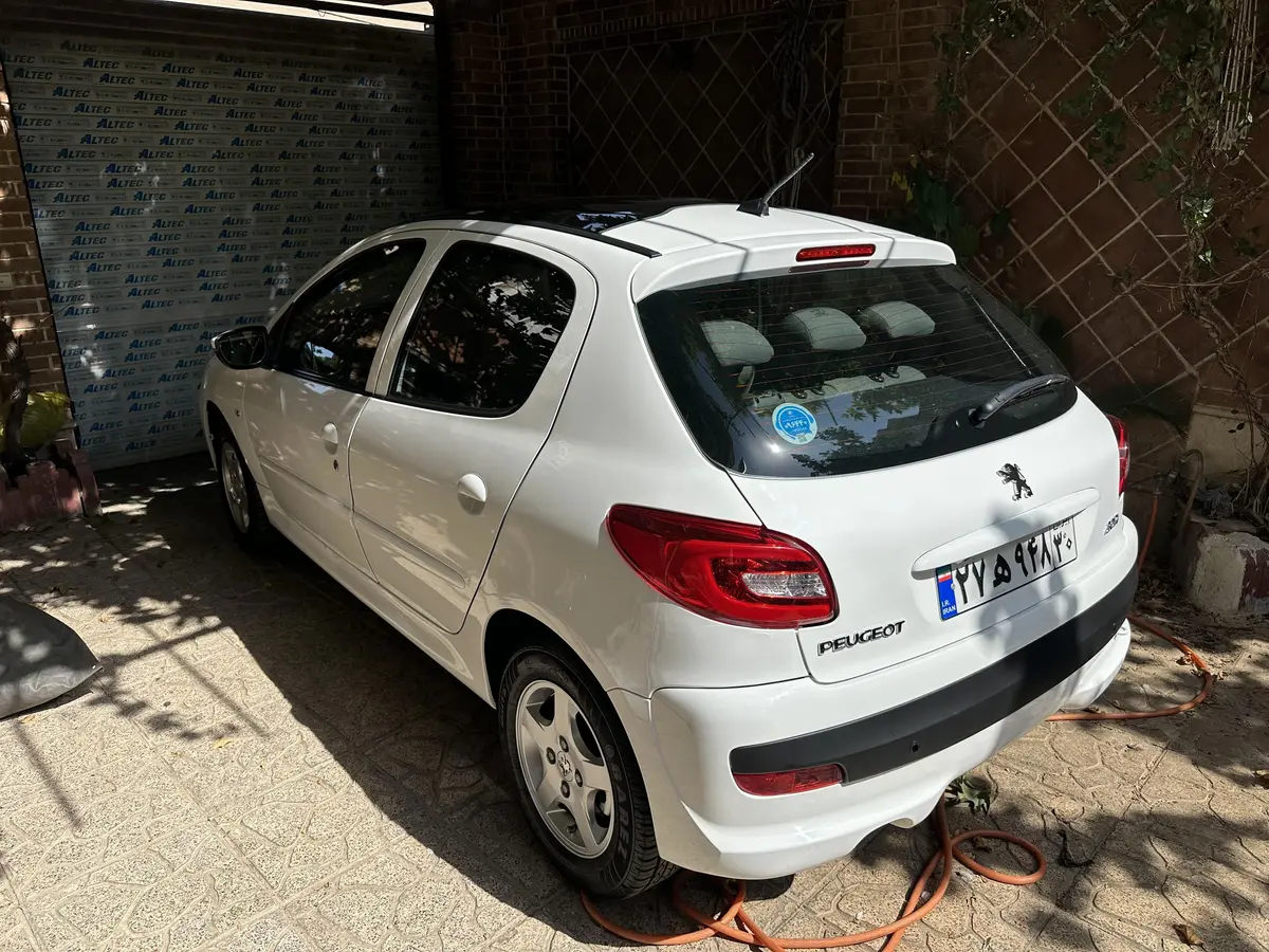 پژو،  207