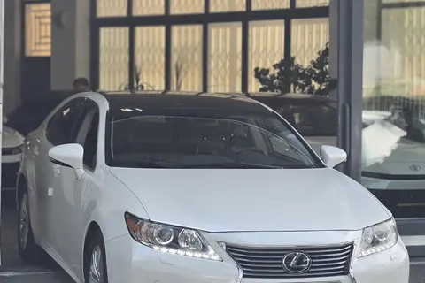 لکسوس، ES