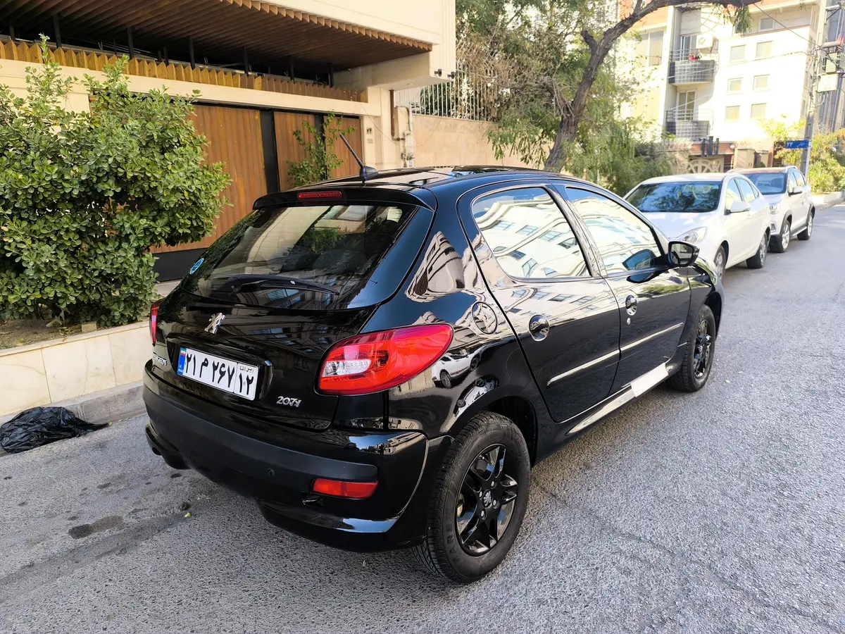 پژو،  207