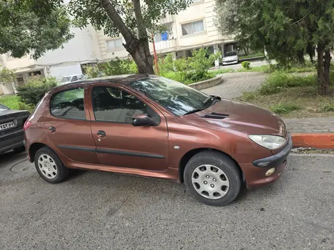 پژو، 206