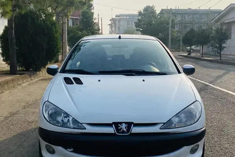پژو، 206