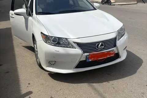 لکسوس، ES
