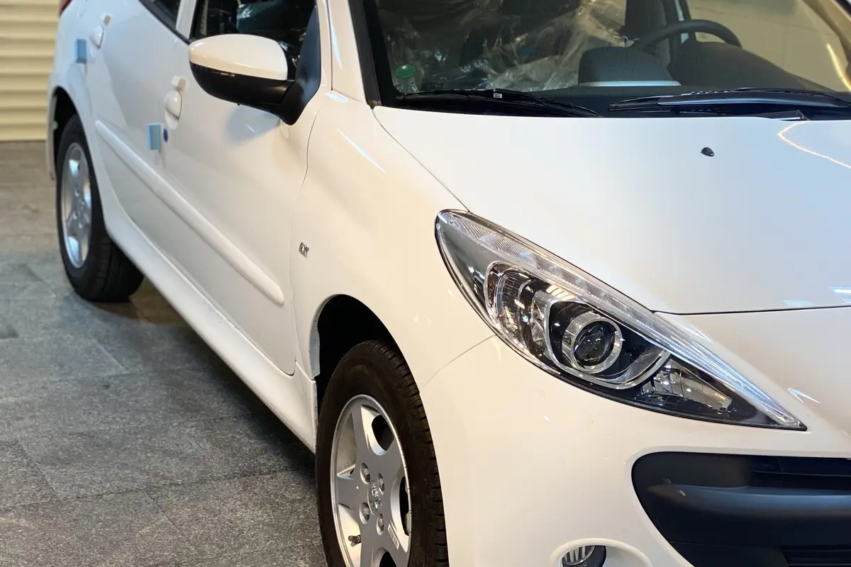 پژو،  207