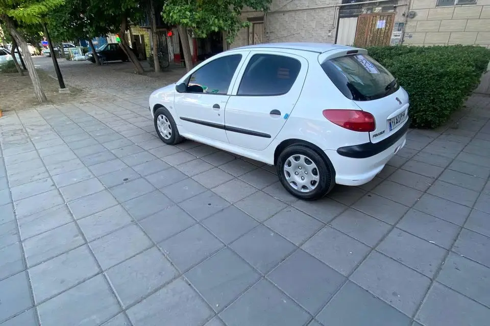 پژو،  206