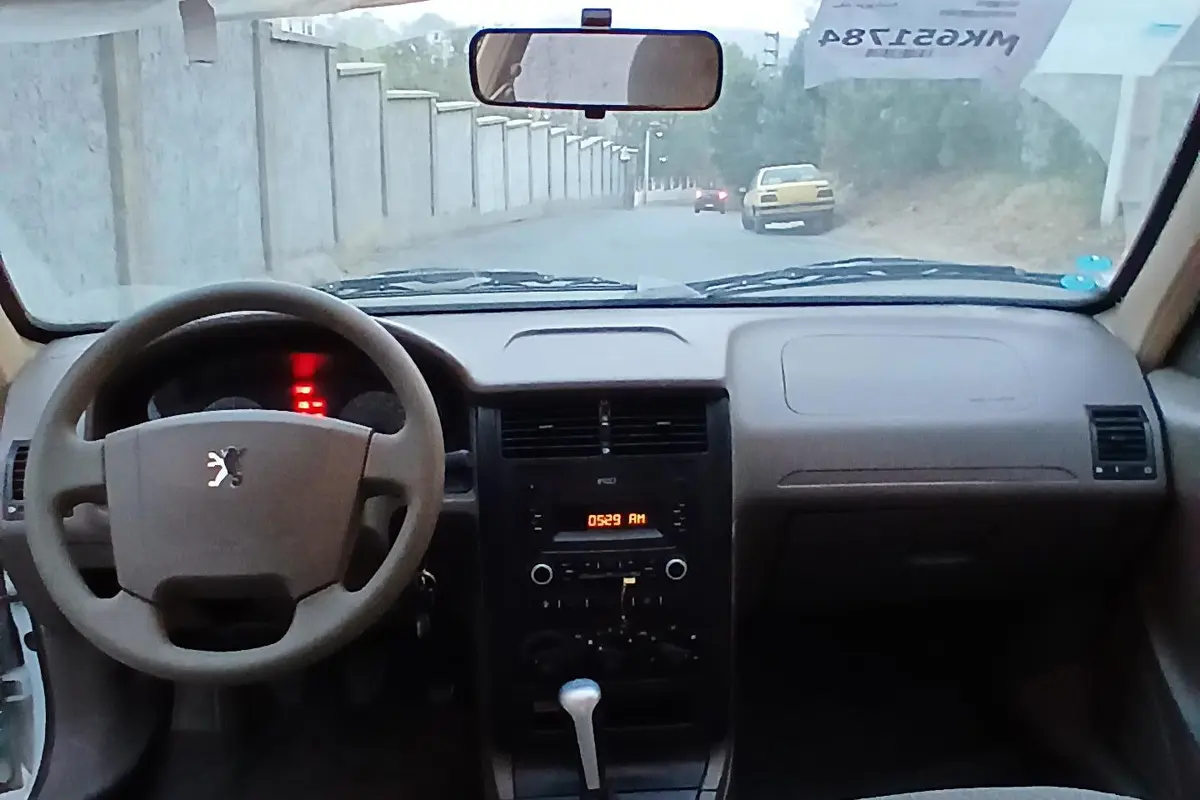 پژو،  405