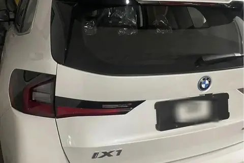 ب ام و، iX1