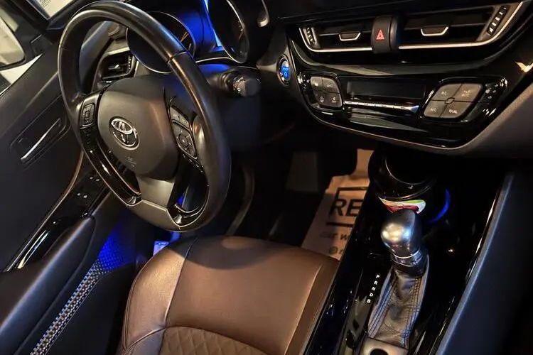 تویوتا،  C-HR هیبرید