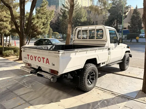 تویوتا، لندکروز وانت تک کابین