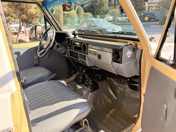 تویوتا، لندکروز وانت تک کابین