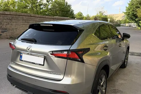 لکسوس، NX