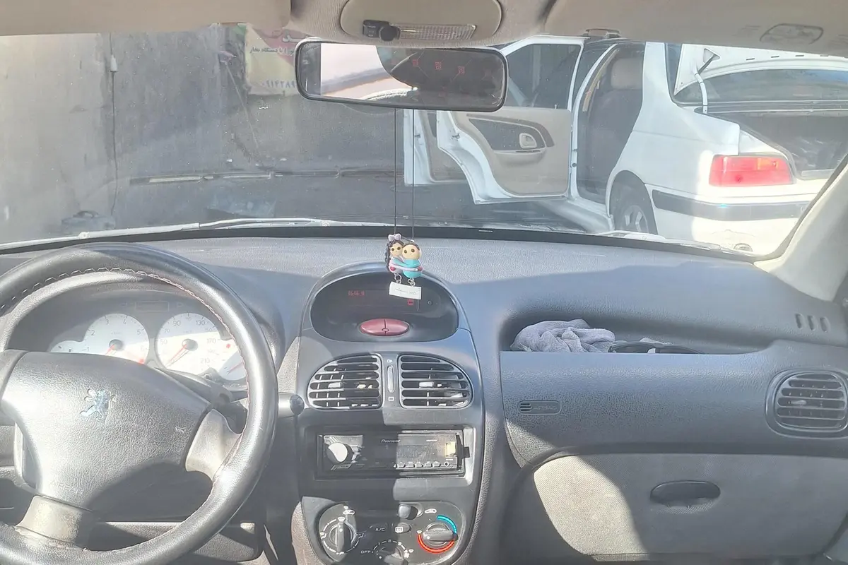 پژو،  206