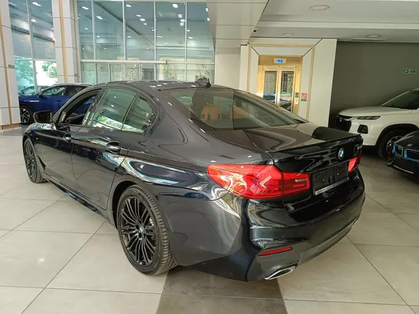 ب ام و، سری 5 سدان