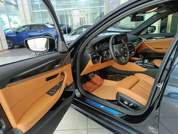 ب ام و، سری 5 سدان