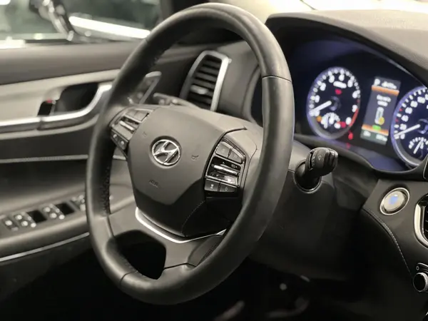 هیوندای، آزرا (گرنجور)