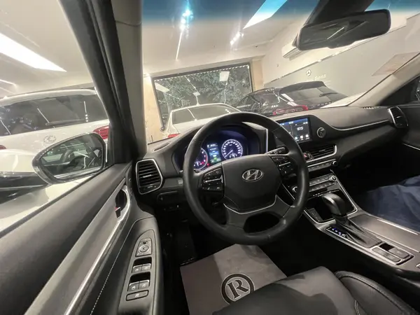 هیوندای، آزرا (گرنجور)