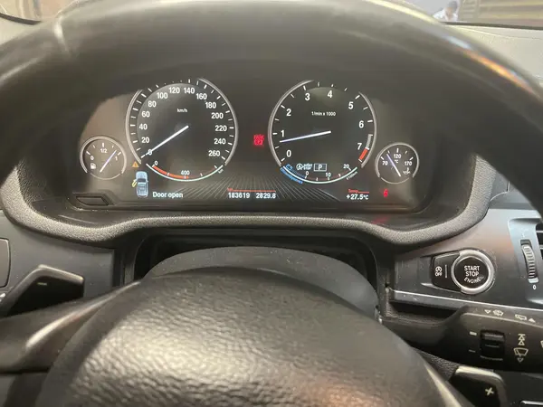 ب ام و  X3