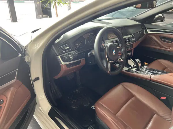 ب ام و، سری 5 سدان