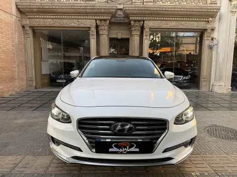 هیوندای، آزرا (گرنجور)