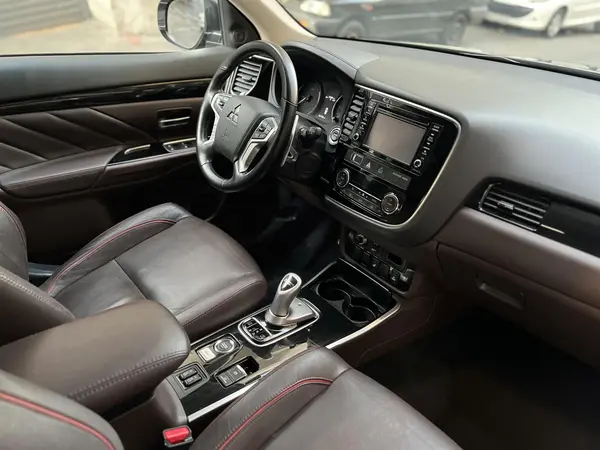 میتسوبیشی  اوتلندر PHEV