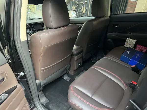 میتسوبیشی  اوتلندر PHEV
