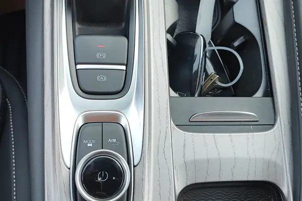 فونیکس، آریزو 8 (Z8)