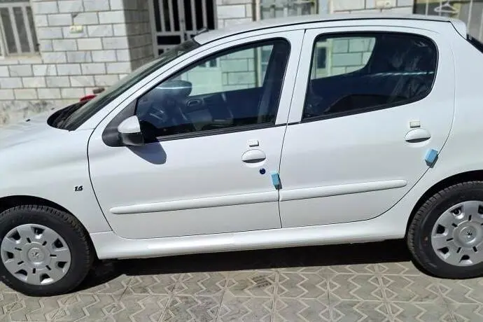 پژو،  207