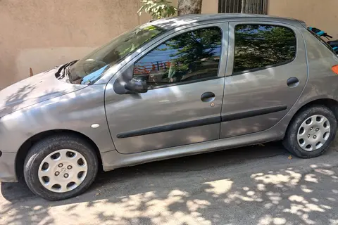 پژو، 206