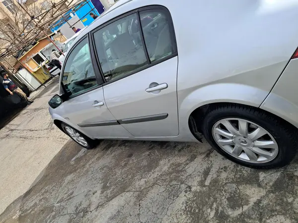 رنو، مگان (مونتاژ)