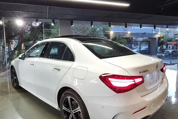 بنز، کلاس A سدان