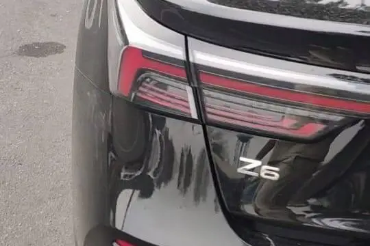فونیکس،  آریزو 6 جی تی (Z6 GT)