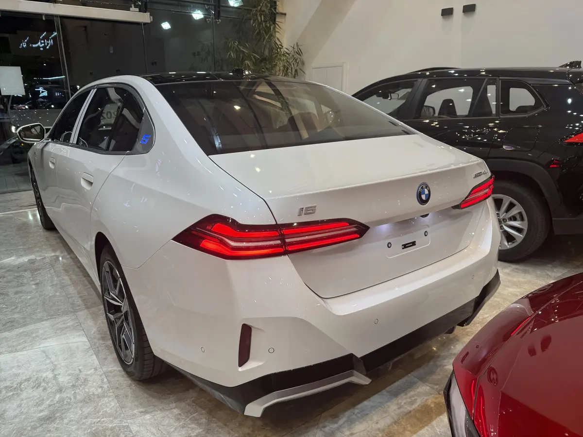 ب ام و  i5