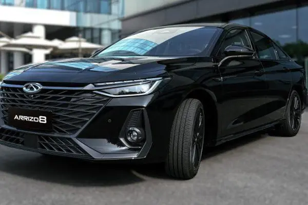 فونیکس، آریزو 8 (Z8)