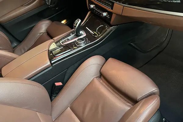 ب ام و، سری 5 سدان