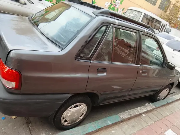 پراید، صندوق دار