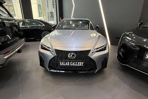 لکسوس، IS